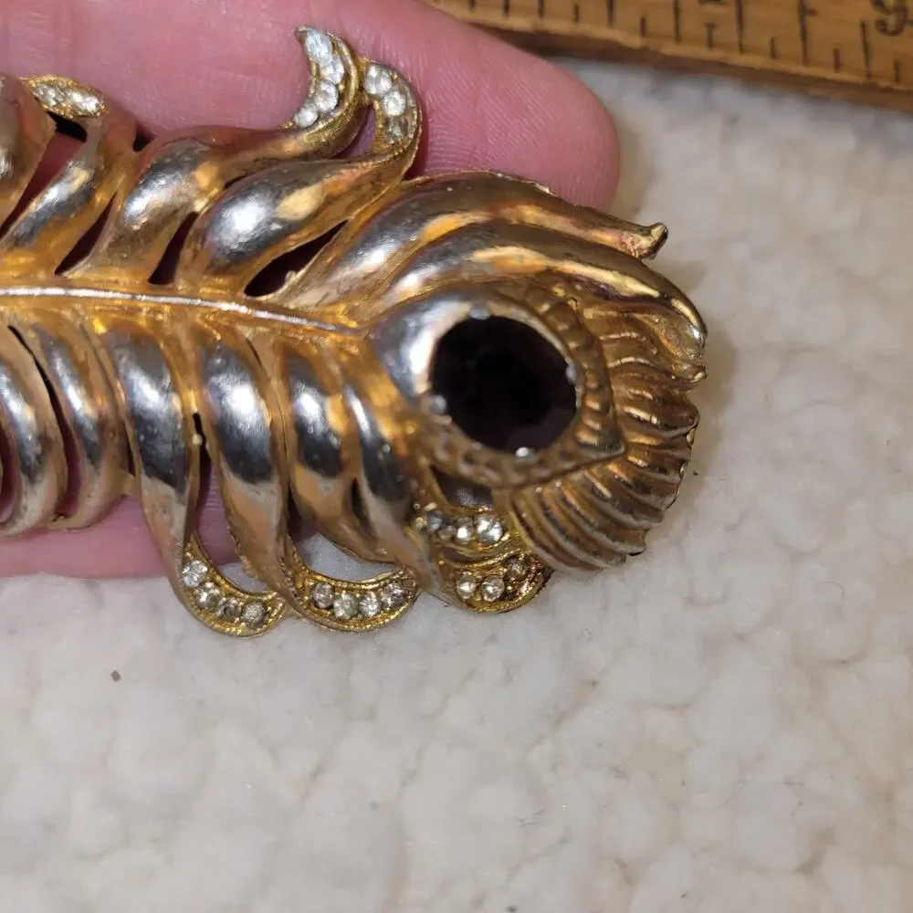 Vintage Peacock‎ Feather Brooch Gold Tone Rhinestone Pin Black Faceted Stone 3